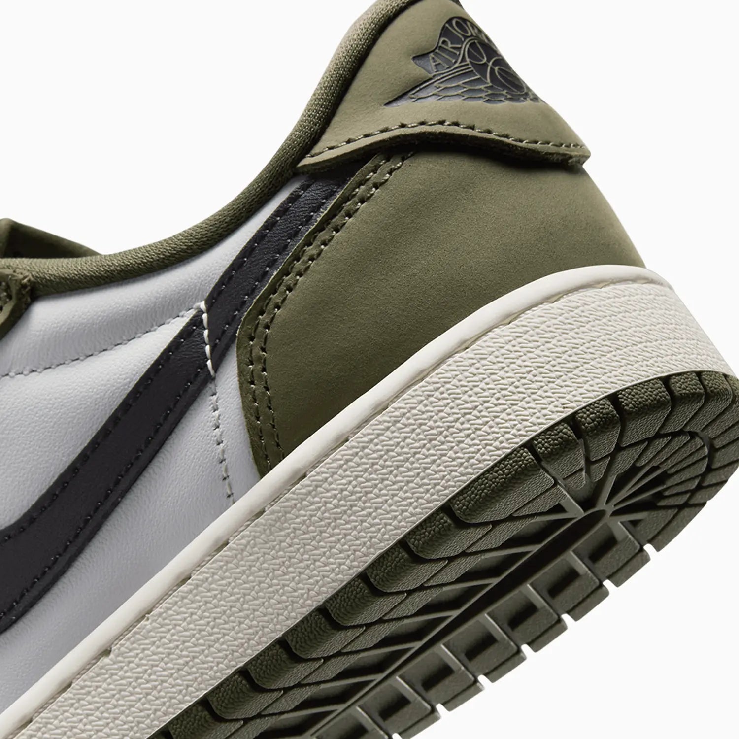 Kid's Air Jordan 1 Retro "Medium Olive" Grade School